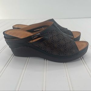 Bonavi Black Floral Cutout Boho Leather Wedge Slides Size 8 (39)